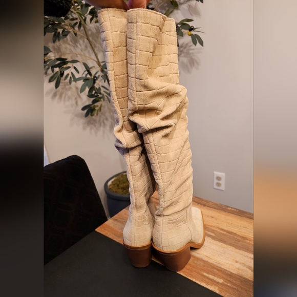 Vince Camuto Alimber suede slouchy gator print tan boots - Picture 7 of 10